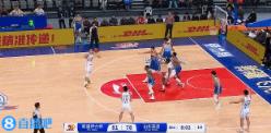 連續(xù)吃癟！克里斯先是籃下被李炎哲大帽&又被李炎哲生斷